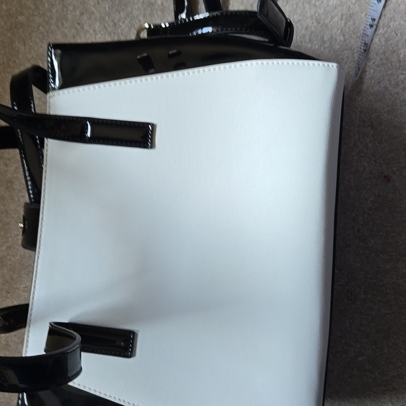 Elegant Black and White Handbag, NWOT - Picture 4 of 7
